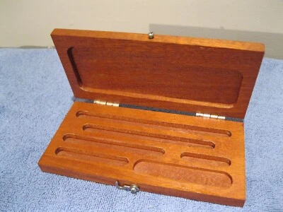 FUNDA ESTÁNDAR STARRETT SOLO PARA ESTÁNDARES DE MICRÓMETRO STARRETT 1"-5" Foto 1 de 4