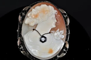 VINTAGE 14K GOLD CAMEO PIN WITH DIAMOND Lady with Flower - Picture 1 of 7