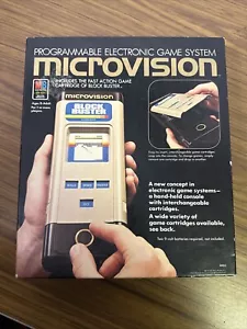 Milton Bradley Microvision 1979 consola de juegos portátil con 2 cartuchos para repuestos - Imagen 1 de 9