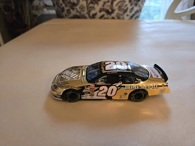 Coche fundido a presión Tony Stewart #20 Home Depot 2003 escala 1:32 chapado en oro 24k Foto 1 de 4