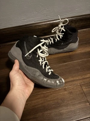 Grey Nike inflicts size 7 *DISCONTINUED* - Image 1 of 4