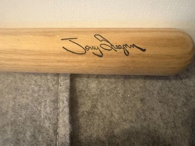 Louisville Slugger Mini Bat Signed Tony Gwynn  # 3040 - Image 1 of 4