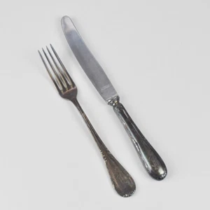 Coltello e forchetta - incisione JF - Art Nouveau - vecchio - ferrovia B / locomotiva 90 - Foto 1 di 7