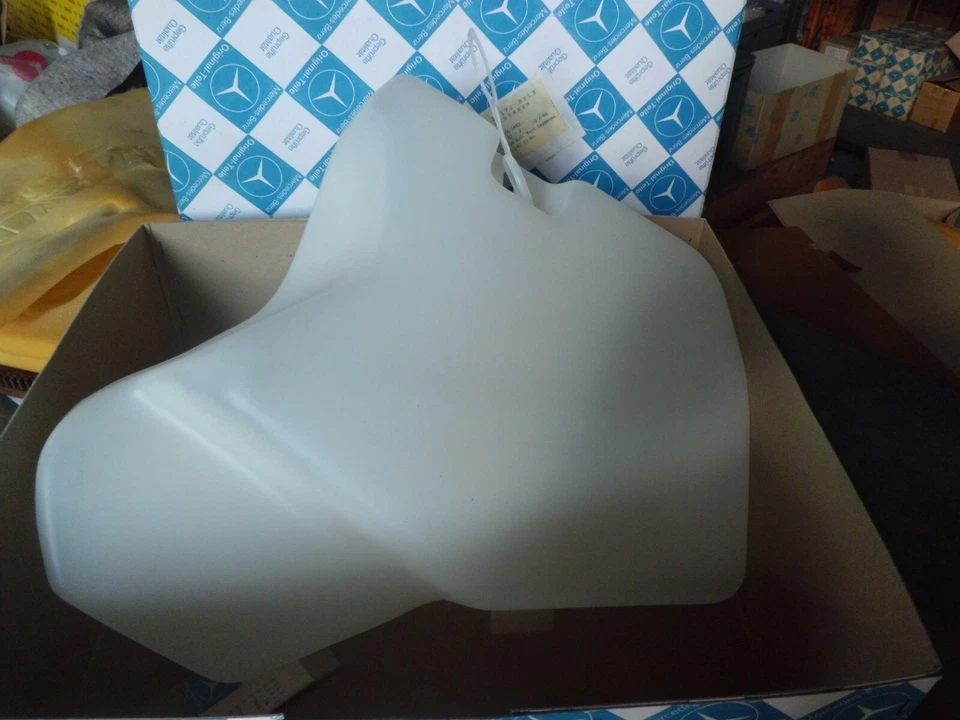 BEHÄLTER WISCHWASSER MIT VERSCHLUSS MERCEDES 4258697020 FÜR VIELE UNIMOG BM - Image 1 of 1