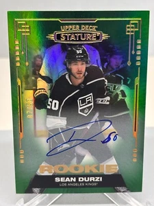 21-22 Sean Durzi Rookie SP/50 #122 Los Angeles Kings UD Estatura Verde Automático - Imagen 1 de 2