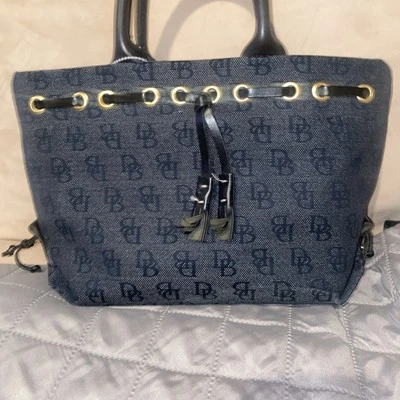 Bolso de Mano DE COLECCIÓN Dooney & Bourke Firma Logo Lona Cuero Asas Borla Foto 1 de 4