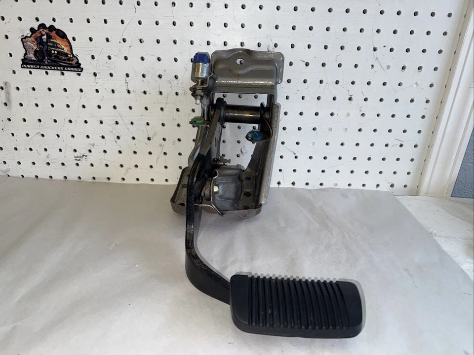 Toyota Tundra 2000-2006 montaje de pedal de freno original OEM Foto 1 de 4