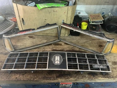 1987-1988 OLDSMOBILE 98 NINETY EIGHT GRILLE ASSEMBLY w/HEADLIGHT BEZELS R/L OEM Foto 1 de 4