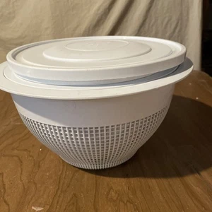ZURÜCKGENOMMEN The Pampered Chef 6-teiliges verschachteltes Sieb & Schüssel-Set mit Deckel weiß Posten - Bild 1 von 12