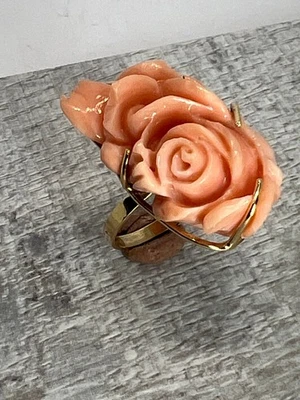 Vintage artist made 14K yellow gold Carved Coral ring size 7.5 hand carved Rose - Image 1 of 4
