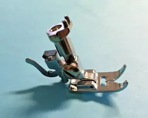 Piedino standard per macchine da cucire Bernina + adattatore per Bernina 121- 500er.600er,707. - Foto 1 di 6