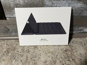 Apple MPTL2LL/A Smart Keyboard für 10,5 Zoll iPad Pro - Schwarz - Bild 1 von 3