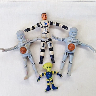 Lote de bonecos alienígenas vintage Colorforms Outer Space Matt Mason Alpha 7 Electron 1968 - Imagem 1 de 4