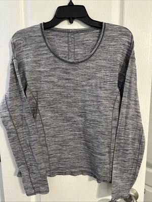 Lululemon Women’s  Size 10 Long Sleeve Athletic Top Black/White - Image 1 of 4
