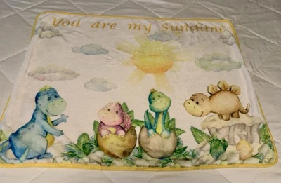 Manta para bebé You Are My Sunshine con dinosaurios 37 x 29 pulgadas color sangrado en el borde Foto 1 de 4