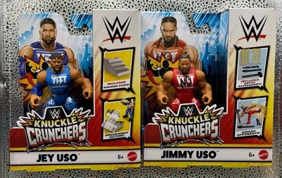 "Juego de 2 figuras de acción WWE Knuckle Crunchers serie 5 Jey Uso y Jimmy Uso 4"" nuevas" Foto 1 de 4