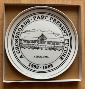 10 1/4" ~ Alton Iowa ~ Collector Plate ~ Crossroads ~ Past ~ Present ~ Future - Imagen 1 de 6