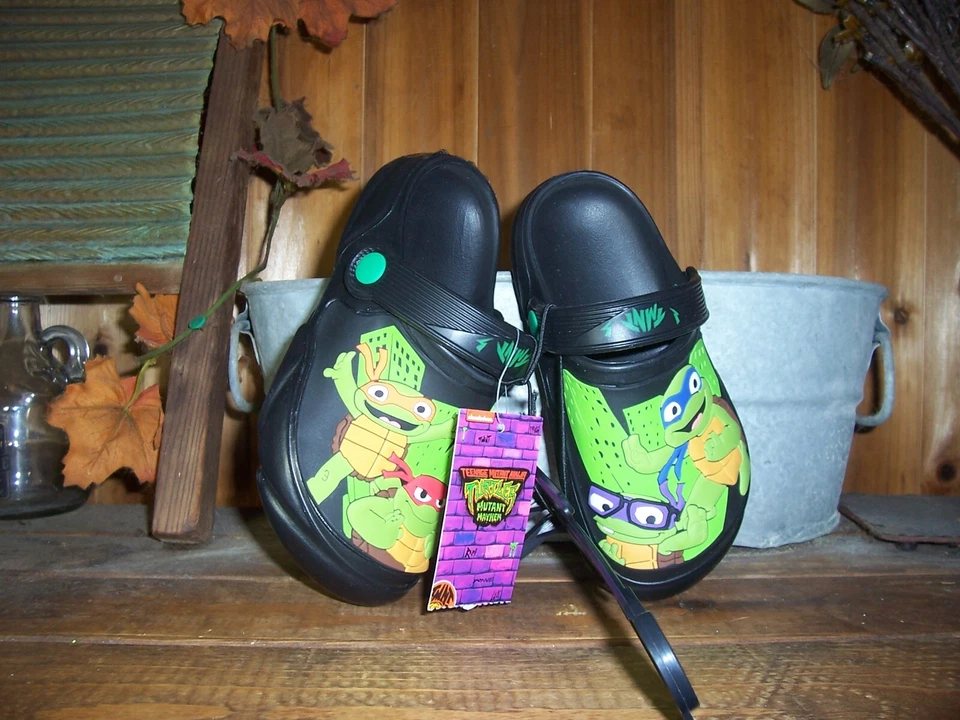 TEENAGE MUTANT NINJA TURTLES BOYS TODDLER CLOGS SHOES SIZE 7-8 SLIP ON POOL NEW - Image 1 of 1