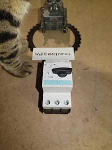 Siemens 3RV1021-1GA10 Motor Protection Circuit Breaker - Picture 1 of 4