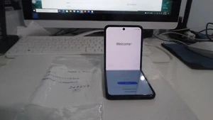 Samsung Galaxy Z Flip3 5G SM-F711U1 128gb, Unlocked but... SEE PICS - Picture 1 of 5