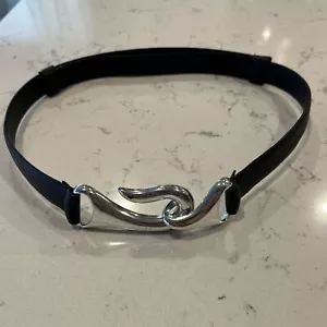 NUEVO Cinturón Chicos Cuero Negro Talla M/L Ajustable Plateado Gancho Hebilla - Imagen 1 de 9