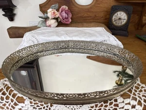 Bandeja de tocador espejo filigrana tono dorado de latón ovalado de colección perfume floral ornamentado - Imagen 1 de 6