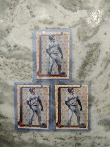 (3) 2025 Topps Series 2  Holiday Sun  Parallel  Juan Soto 700 New York Mets Foil - Picture 1 of 2