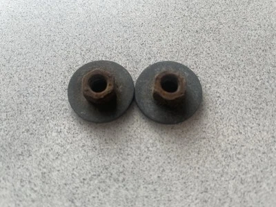 1998-2003 MERCEDES-BENZ ML320 ~ 2 PORCAS DE SUPORTE DE PARA-CHOQUE DIANTEIRO ~ A1638852314 - Imagem 1 de 3