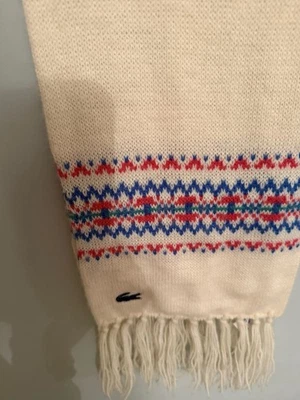 Bufanda Lacoste para damas tipo isla justa crema con rosa y azul  Foto 1 de 4