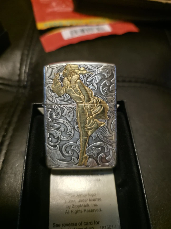 Редкая импортная ЗАЖИГАЛКА ZIPPO VARGA GIRL 1935 БРОНЯ 4 СТОРОНЫ ZiPPO золотистый цвет Varga  - Изображение 1 из 4