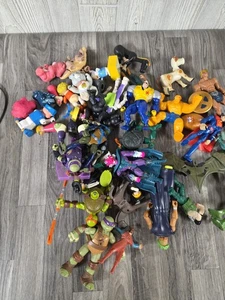 Lotto misto vintage casuale di giocattoli e action figure anni 80 90 00 TMNT DC Superman - Foto 1 di 21