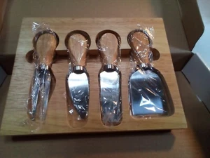 Tagliere ovale in legno per formaggi quattro coltelli servizio formaggio vassoio cassetto portaoggetti - Foto 1 di 6