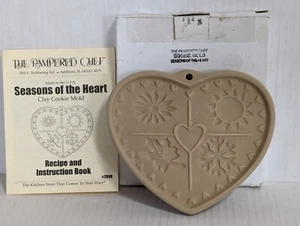 Molde para galletas de chef mimado Seasons of the Heart arcilla con instrucciones de caja de colección - Imagen 1 de 16