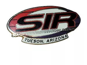 Prendedor de sombrero de solapa SIR Southwestern International Raceway Logo NHRA Drag Racing - Imagen 1 de 5