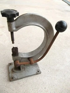1 ) OUTIL ANCIEN, machine pour le cisaillement. du travail du cuir , bourrelier - Picture 1 of 1