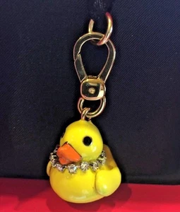 Nuevo con etiquetas Dije de pato amarillo Juicy Couture 'Ducky' YJRU7717  - Imagen 1 de 9