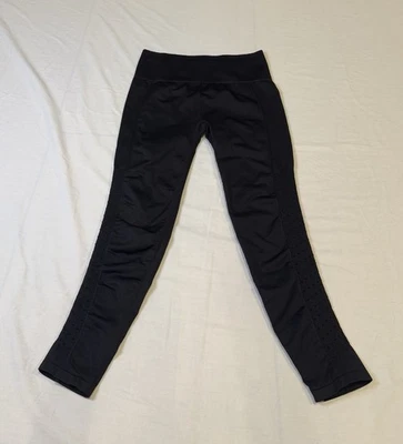Leggings sin costuras Fabletics para mujer talla pequeña cintura alta encaje negro Foto 1 de 4