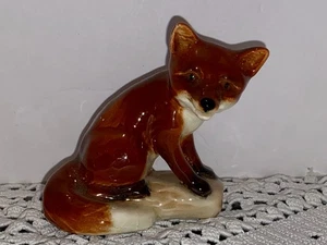Vintage Goebel RED FOX Sitting On LOG Figurine West Germany - Picture 1 of 4