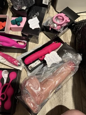 Variedad de juguetes sexuales Foto 1 de 4