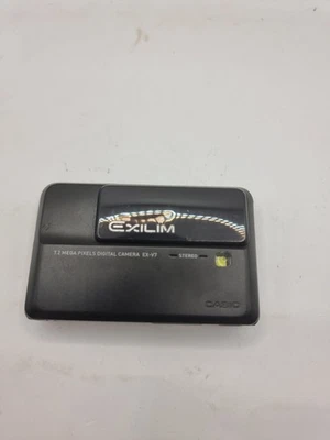 Casio Exilim EX-V7 7.2 MP 7 x Optical Zoom Digital Camera Unit Only - Image 1 of 4