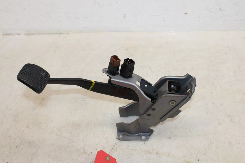 Infiniti G35 2003-2007 cupé M/T pedal de freno OEM MQ81 Foto 1 de 4