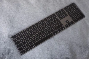 Apple Magic Keyboard Tastatur m Zahlenfeld, Deutsch QWERTZ, schwarz, A1843, wNEU - Bild 1 von 3