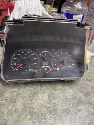 1993  2dr  Geo Tracker/ Suzuki Sidekick Dash Cluster Instrument Panel Speedo OEM - Image 1 of 4