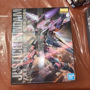 Bandai Justice Gundam MG Maßstab 1:100 Modellbausatz USA Verkäufer - Bild 1 von 1