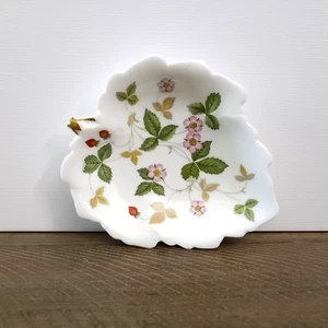 Wedgwood Wild Strawberry Trinket Jewelry Dish Gold Trim Bone China - Picture 1 of 10
