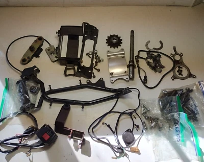 1995 Suzuki RF600R RF 600 R Engine Case Bolts Seat Latch Bearings Misc.  Lot Foto 1 de 4