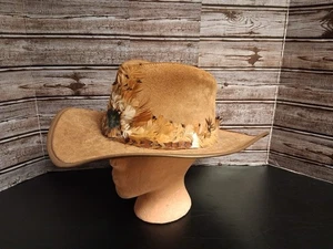 Winfield Cover Co. Sombrero de Vaquero - Diadema Marrón Gamuza y Pluma - Talla 46 Grande - Imagen 1 de 8
