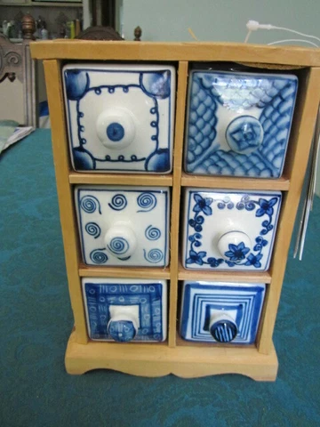 Taskets Renaissance spice chest jewelry storage woven basket blue white ceramic Cover