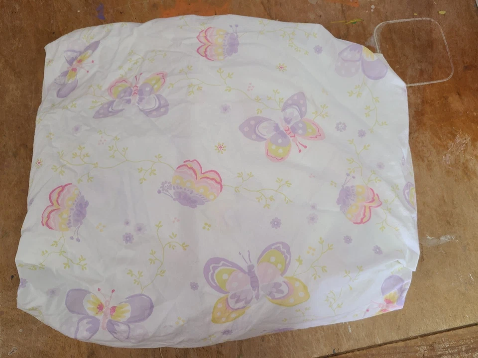 Sábana ajustable completa Pottery Barn Kids "Mariposas moradas/amarillas" Foto 1 de 1