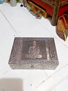 HANDMADE INDIAN SILVER ALUMINIUM EMBOSSED JEWELLERY/TRINK BOX - BUDDHA DESIGN - Picture 1 of 12